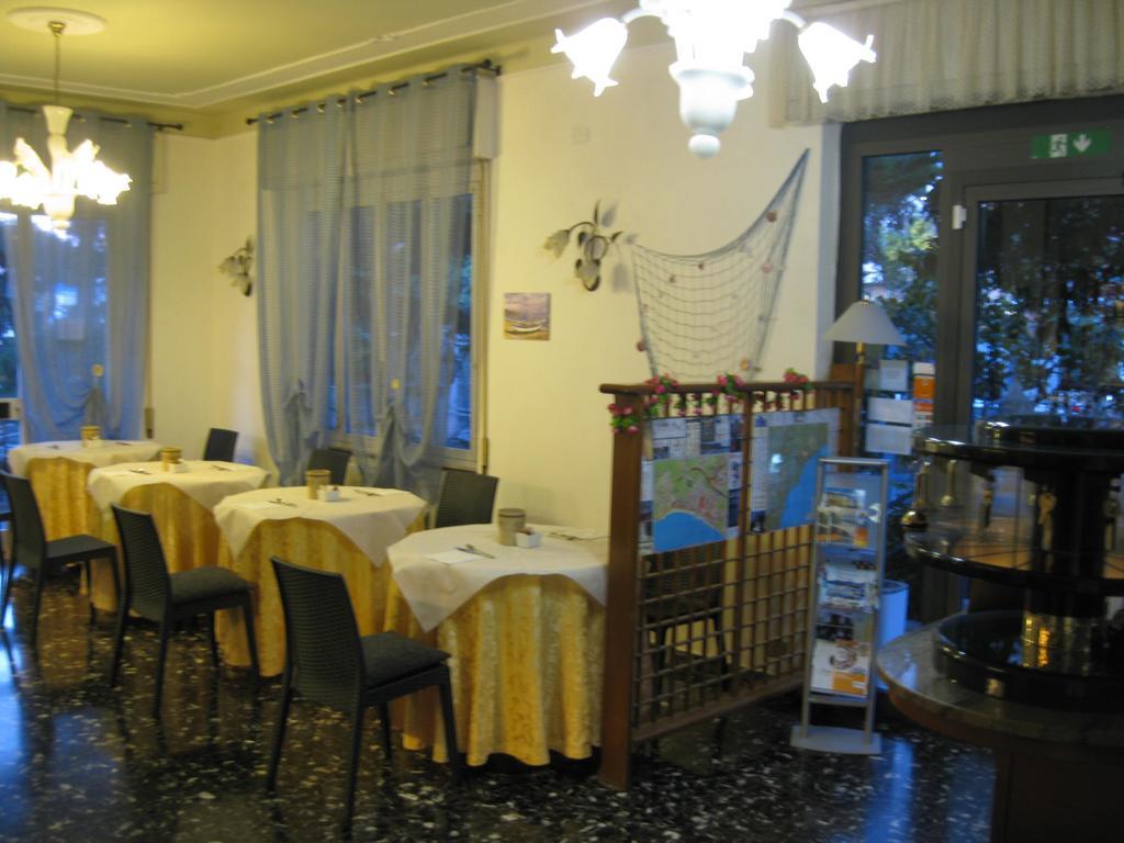 Hotel Acqua Marina Albissola Marina Zewnętrze zdjęcie