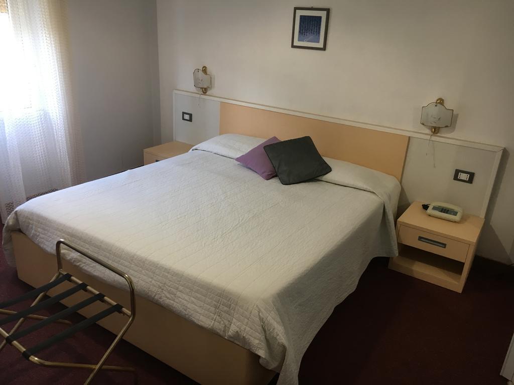Hotel Acqua Marina Albissola Marina Zewnętrze zdjęcie