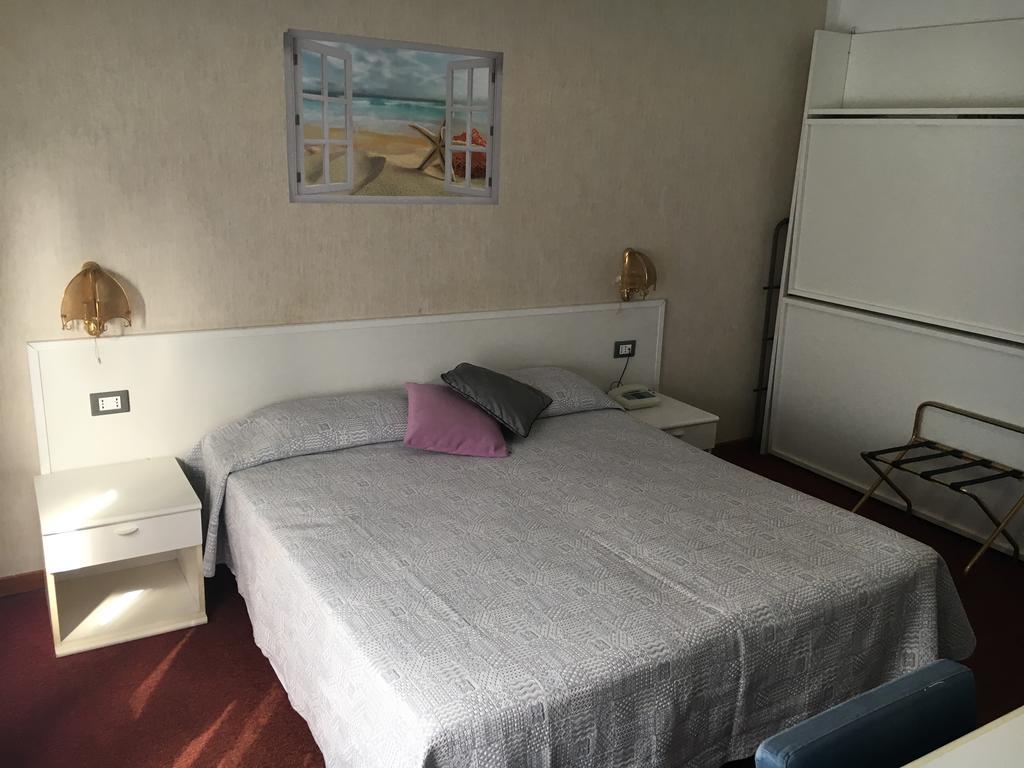 Hotel Acqua Marina Albissola Marina Zewnętrze zdjęcie