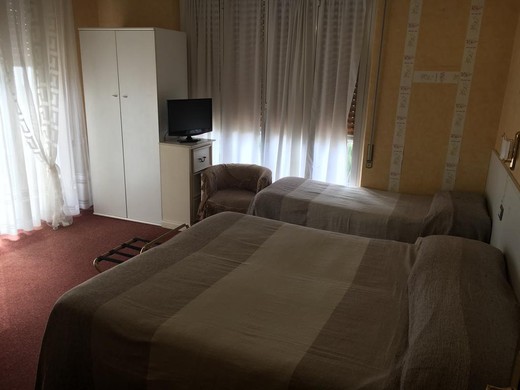 Hotel Acqua Marina Albissola Marina Zewnętrze zdjęcie